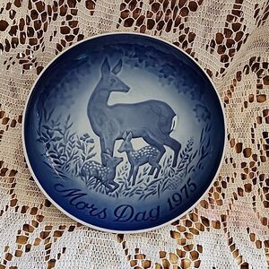 Vintage 1975 Mother's Day Deer  With Fawn Wall Decor Plate